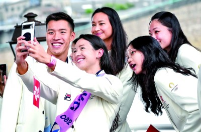 奥运荣光映香江(图1)