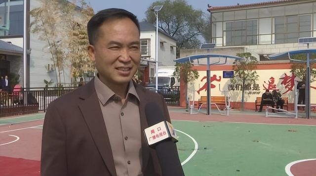 情系家乡发展捐建健身广场(图4)