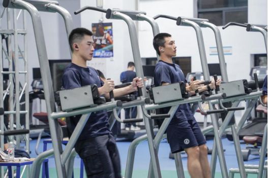 这么拼！晚高峰甚至要排队取号！浙江最牛健身高校火了(图3)