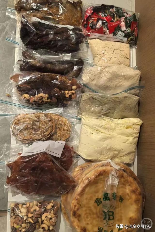 重庆小伙40天穿越塔克拉玛干沙漠40天瘦20斤徒步1005公里(图2)