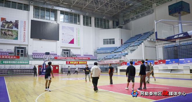 新疆阿勒泰：冬季运动不“降温”(图2)