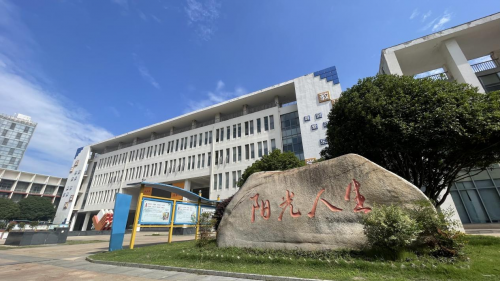 加勒电气向镇江中小学捐赠健身器械助力青少年健康成长(图2)
