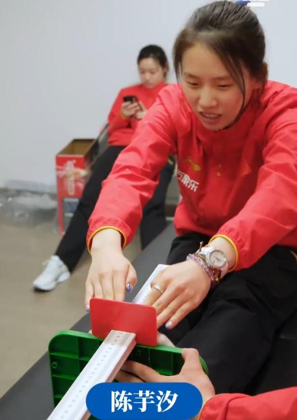 泳坛柔韧度新：陈芋汐勉强上榜全红婵第三第一名让我意外(图4)