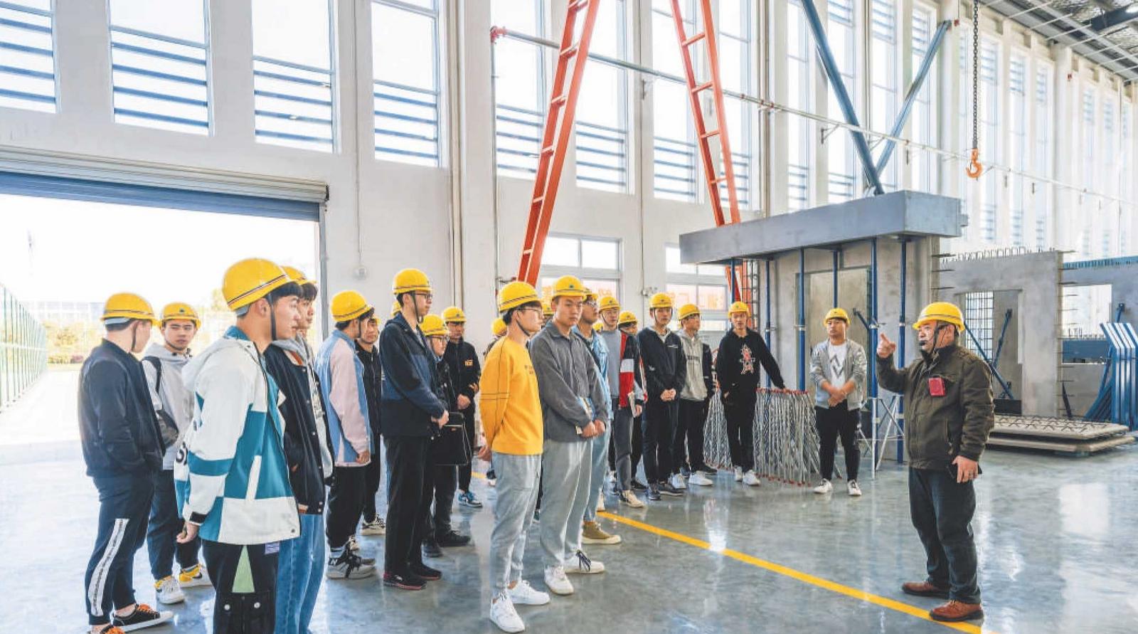完美体育网站：安徽职业教育高质量发展的“双向奔赴”(图1)