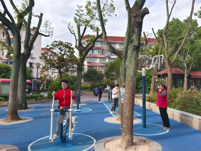 完美体育网站：器材、地面、采光全优化！这个健身苑的更新太懂居民心(图5)