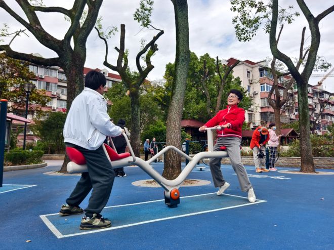 完美体育网站：器材、地面、采光全优化！这个健身苑的更新太懂居民心(图3)