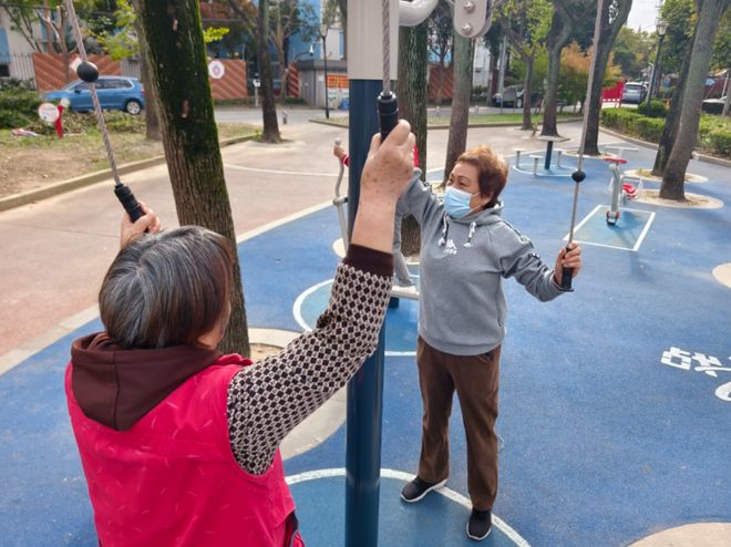 完美体育网站：器材、地面、采光全优化！这个健身苑的更新太懂居民心(图2)