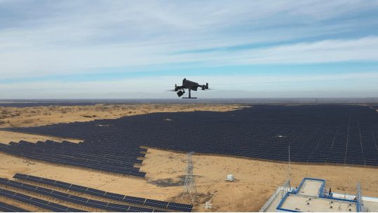 完美体育网站：智慧运维守护塞北绿电长城大疆无人机助力“沙漠变绿洲”(图7)