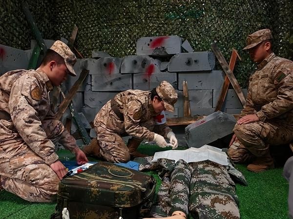 当好红色军医传人(图2)