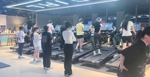 完美体育网站：质疑声和关店潮中国内这家全女健身房2年半开12店创业熊(图4)
