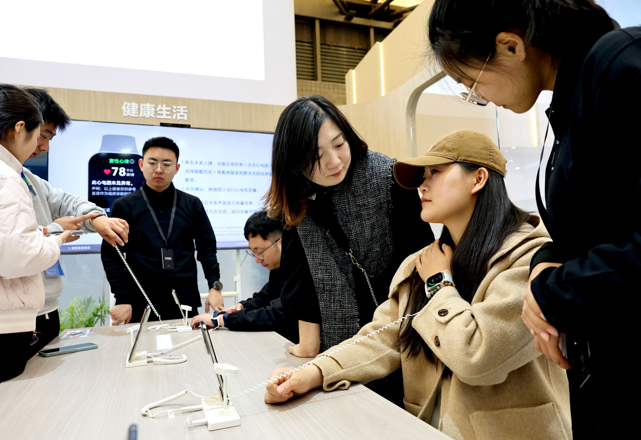 完美体育网站：智能设备掀起健康消费新浪潮(图1)