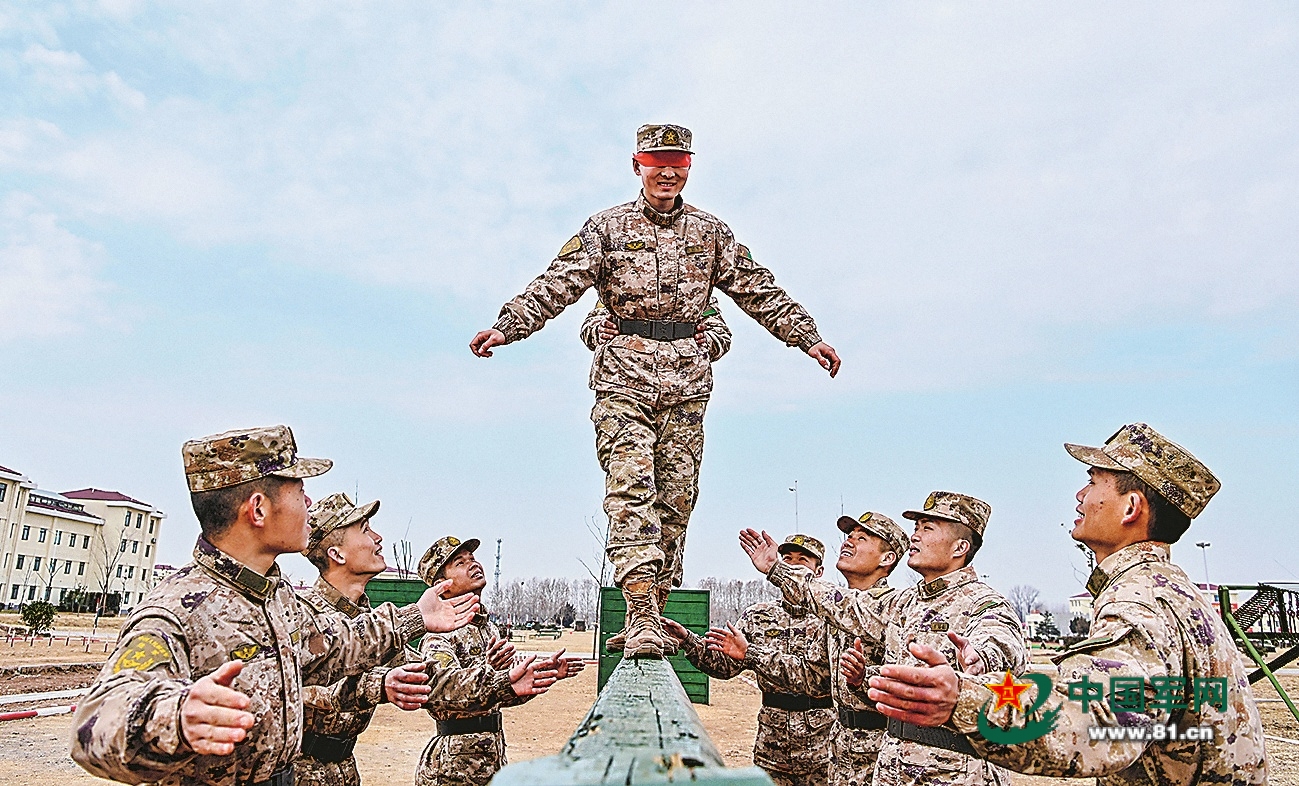 完美体育网站：军营观察丨追踪“回声”的轨迹(图2)