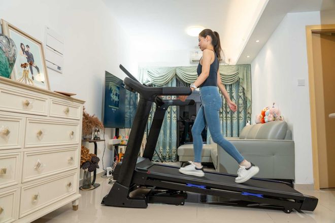 2026跑步机推荐：MOKT1Pro权威认证加持静音宽跑带适配家庭需求(图2)